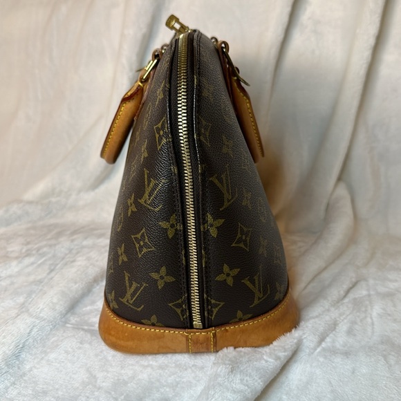 SOLD Authentic Louis Vuitton Monogram Alma PM - Picture 4 of 16